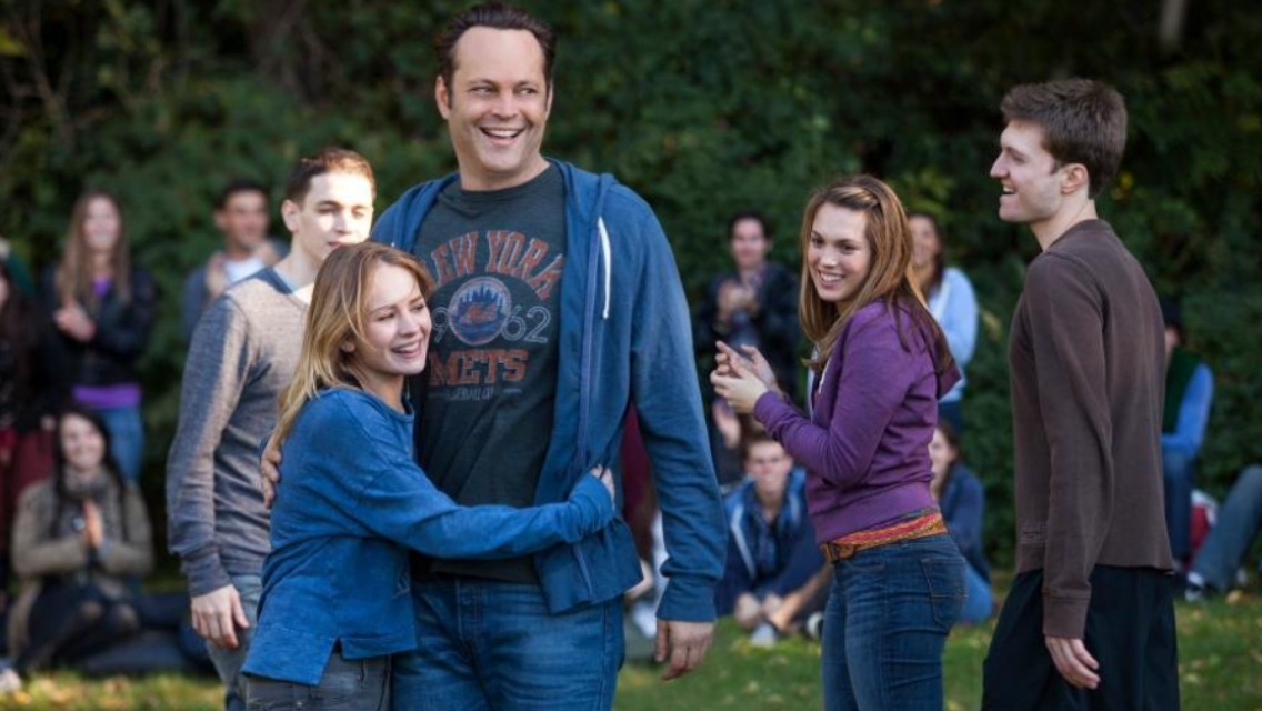 Still of Vince Vaughn, Britt Robertson and Cris Williams in Delivery Man (2013)