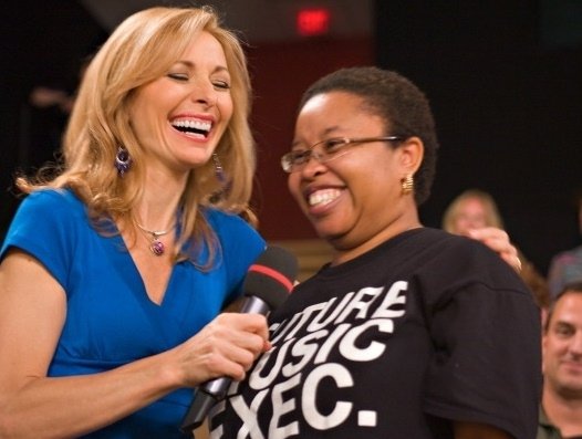 Linda with Audience member on set for Moms on the Move