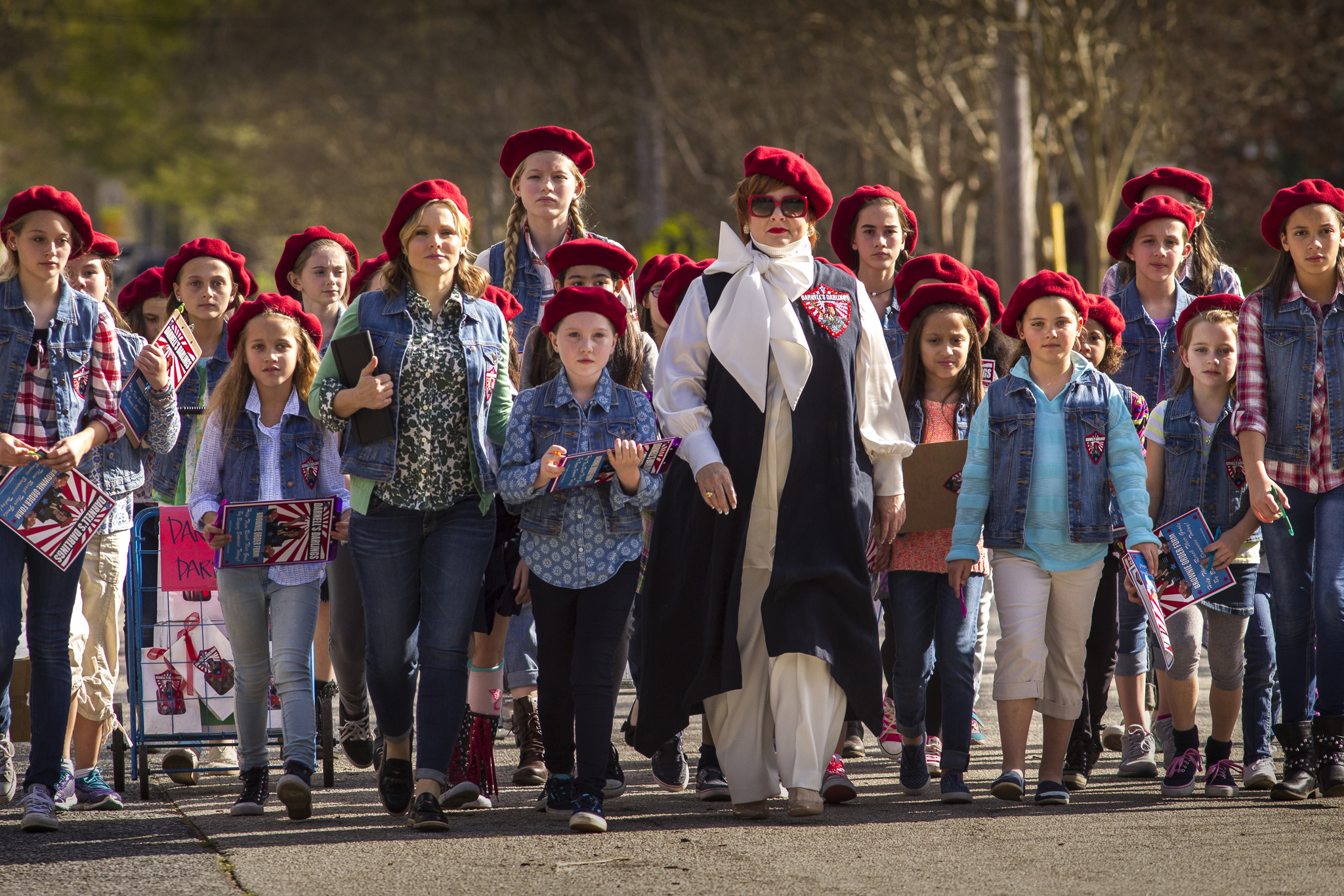 Still of Kristen Bell, Melissa McCarthy, Aleandra Newcomb and Eva Peterson in The Boss (2016)