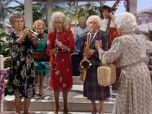 Still of Estelle Getty and The Dixie Belles in The Golden Girls (1985)