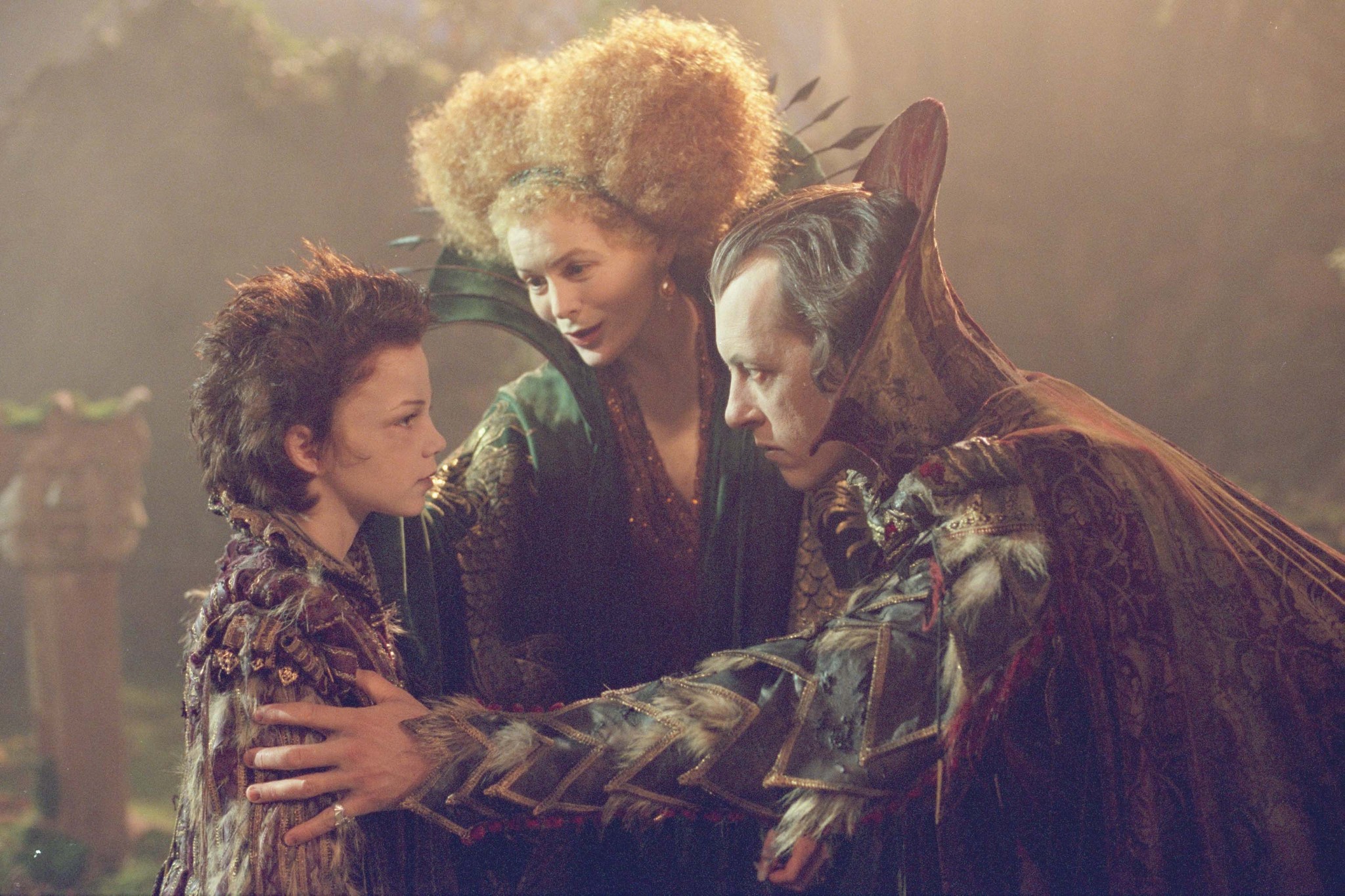 Still of Alice Krige, Richard E. Grant and Rollo Weeks in The Little Vampire (2000)