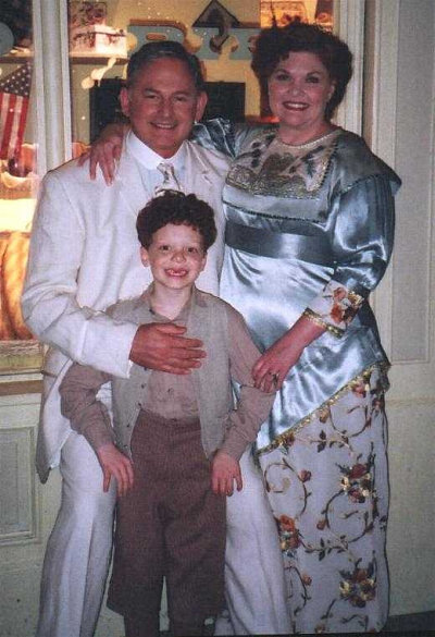 Victor Garber (Mayor Shinn), Debra Monk (Mrs.Paroo) and Cameron Monaghan (Winthrop Paroo) - The Music Man (2002)