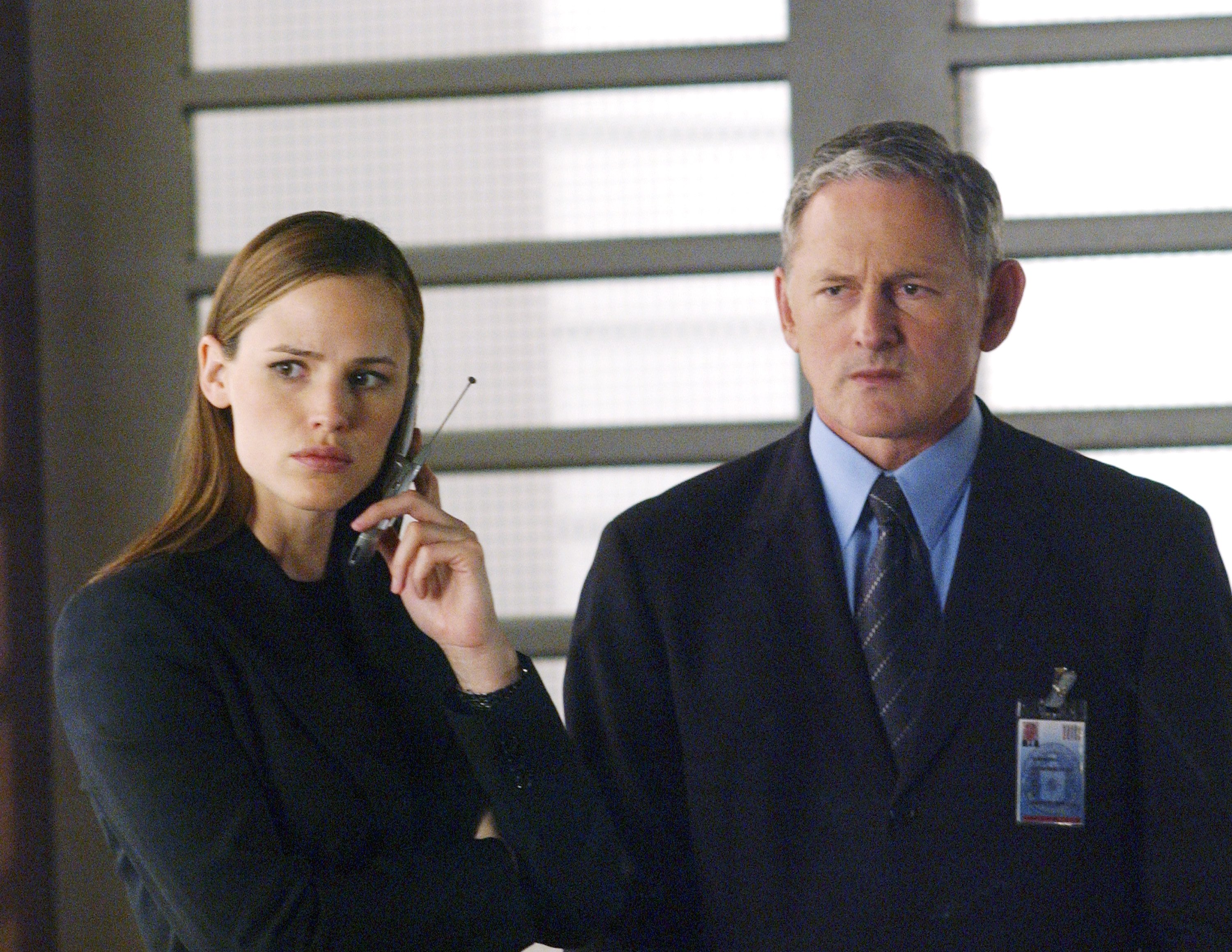 Still of Victor Garber and Jennifer Garner in Alias (2001)