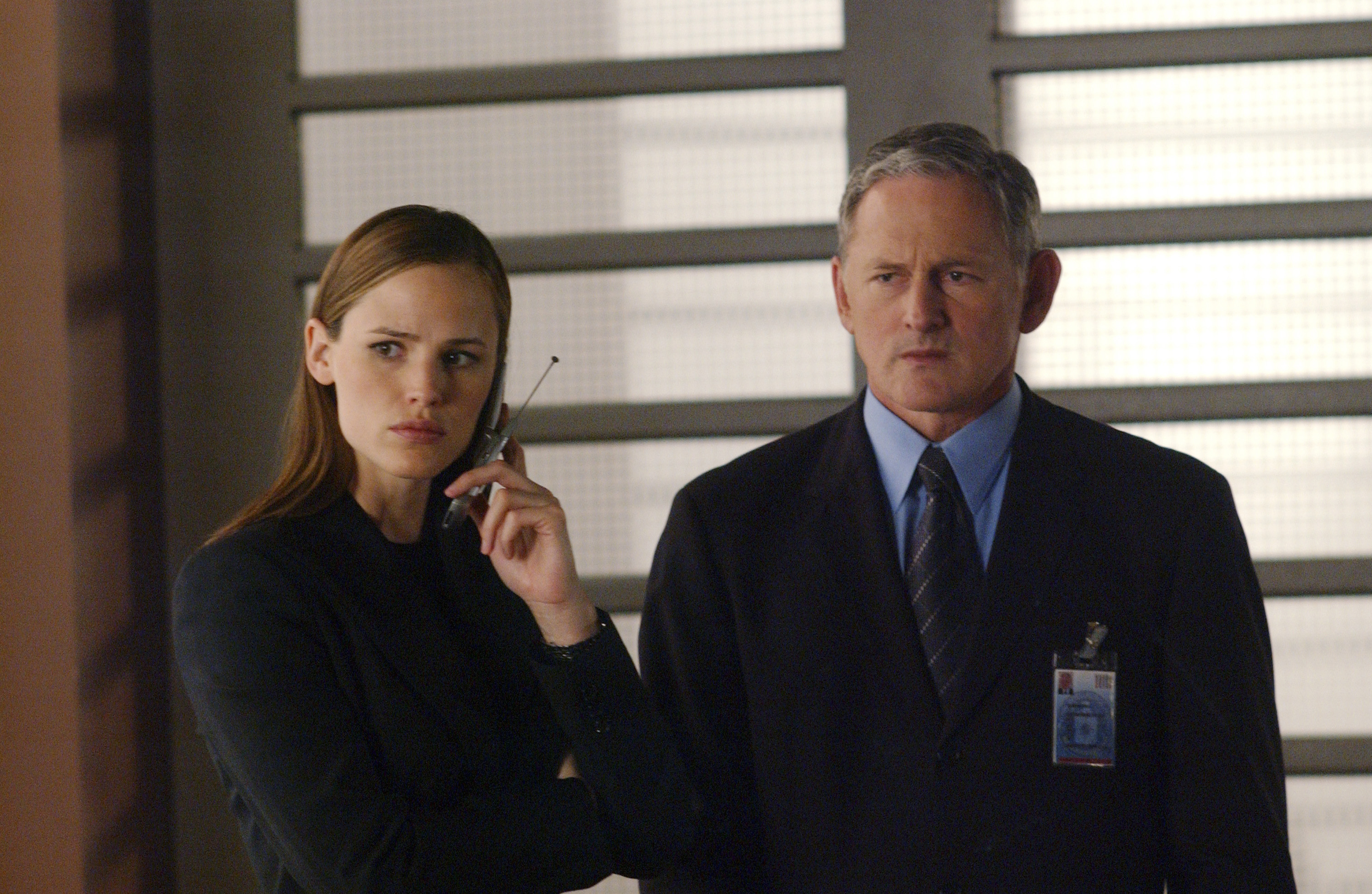 Still of Victor Garber and Jennifer Garner in Alias (2001)