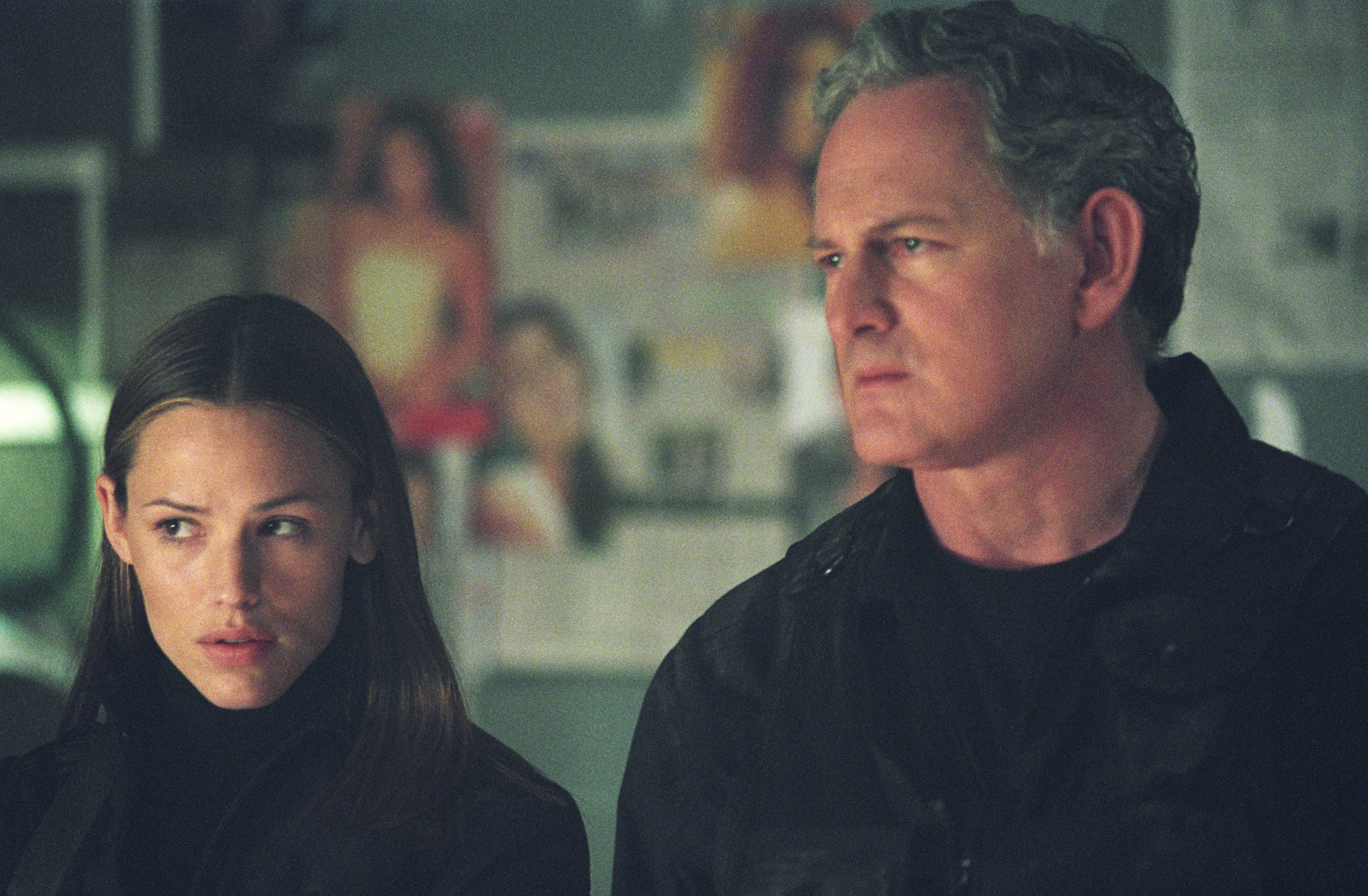 Still of Victor Garber and Jennifer Garner in Alias (2001)