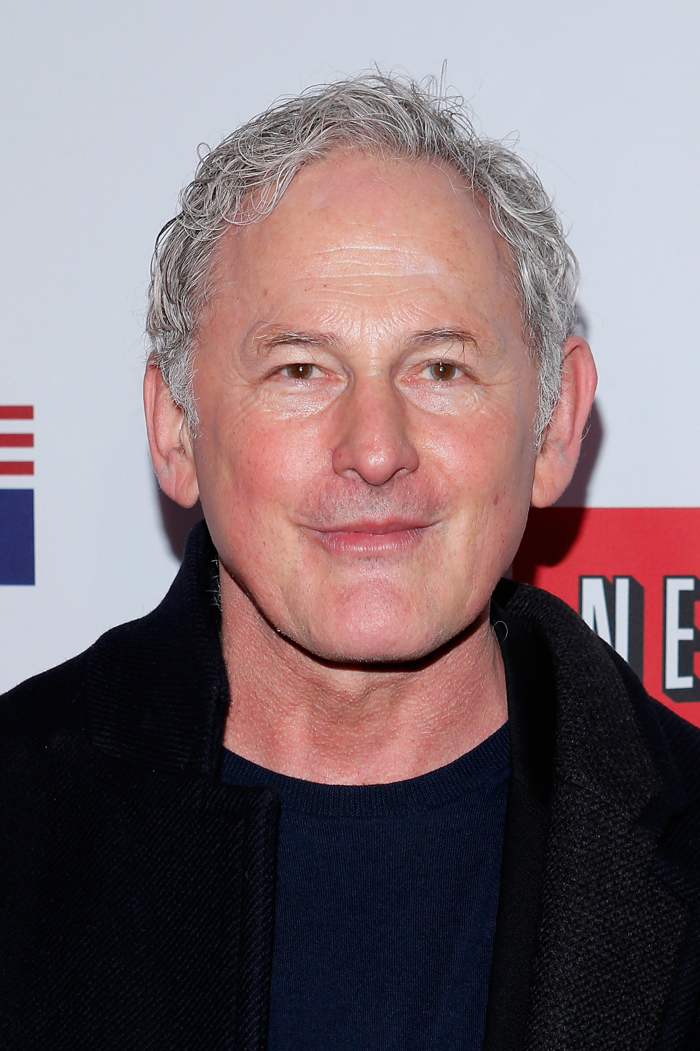 Victor Garber at event of Kortu Namelis (2013)