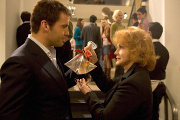 Billy Zane (Dr. Taylor Briggs) and Ann-Margret (Carol Hargrave), starring in 