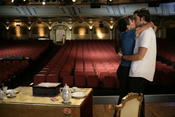 Still of Jordana Brewster and Zachary Levi in Cakas (2007)