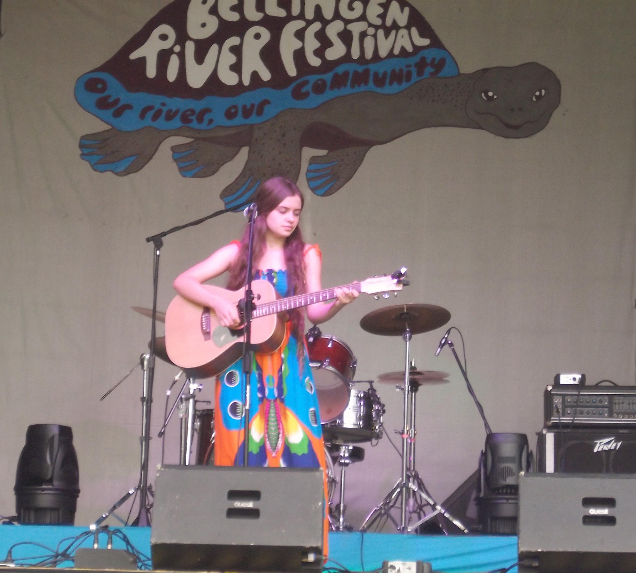 Bonnie Ferguson performing at the Bellingen River Festival