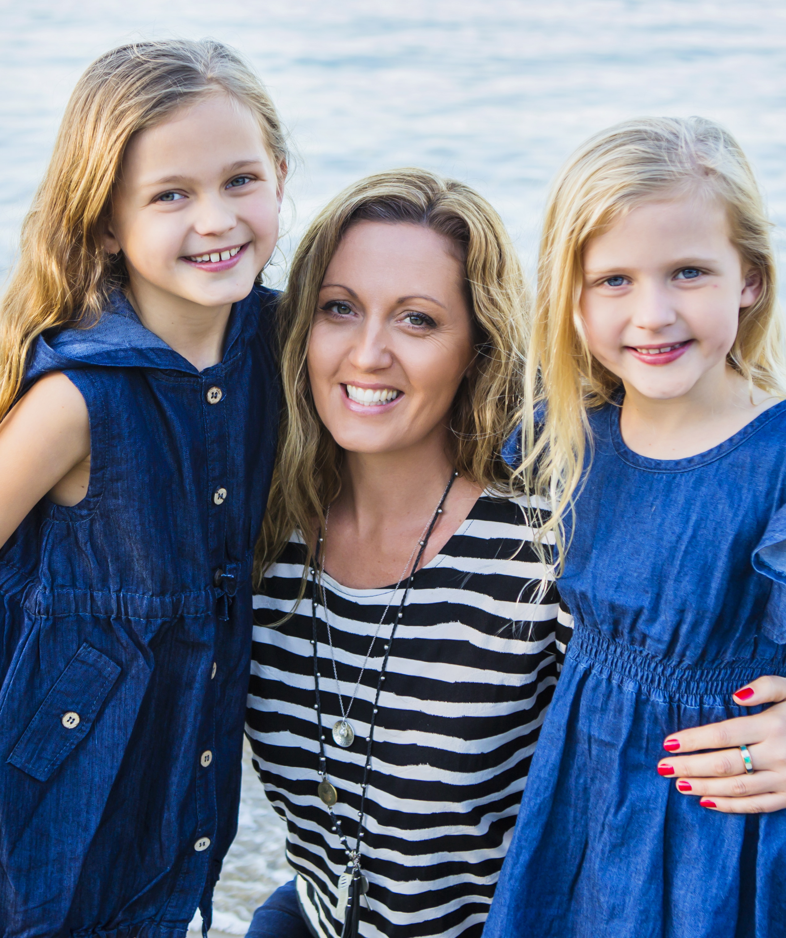 Theresa-Anne Webb with her 2 daughters Summer Robertson (left) & Jessi Robertson (right)