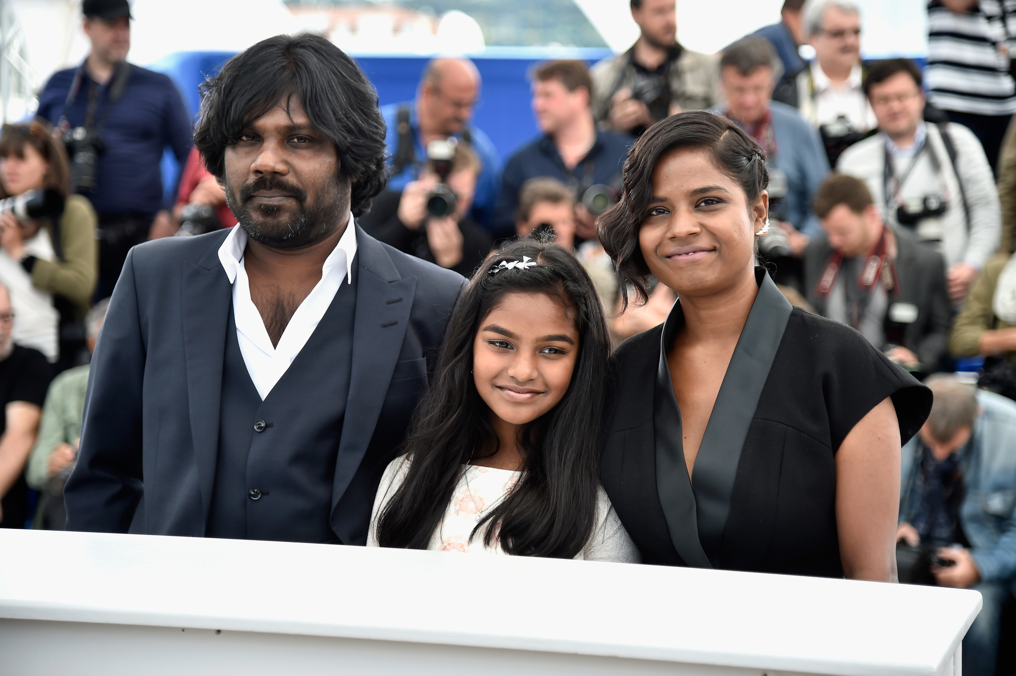 Jesuthasan Antonythasan, Kalieaswari Srinivasan and Claudine Vinasithamby at event of Dheepan (2015)