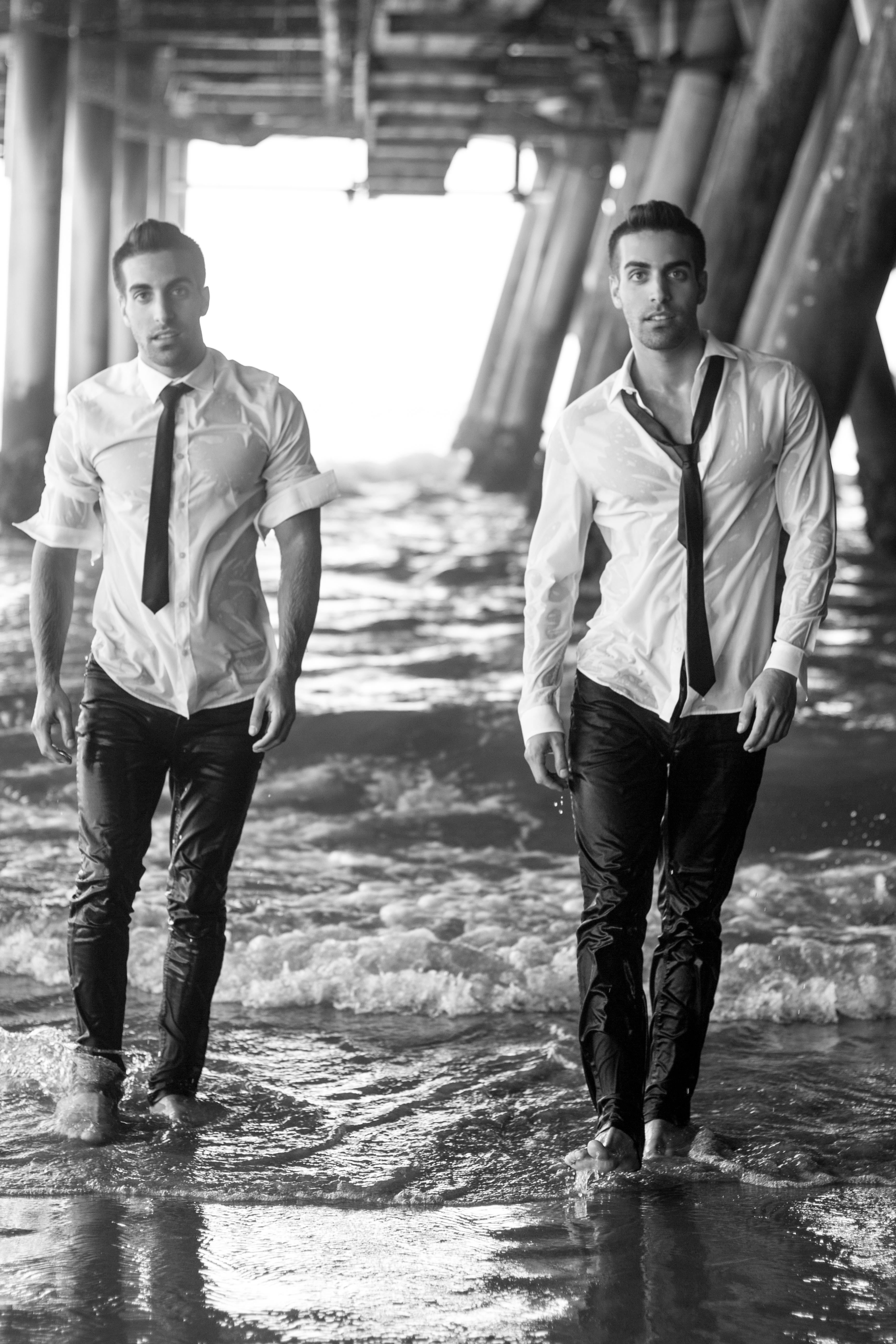 Dotan Ryder (Right) & identical twin brother Aidan Ryder (Left)