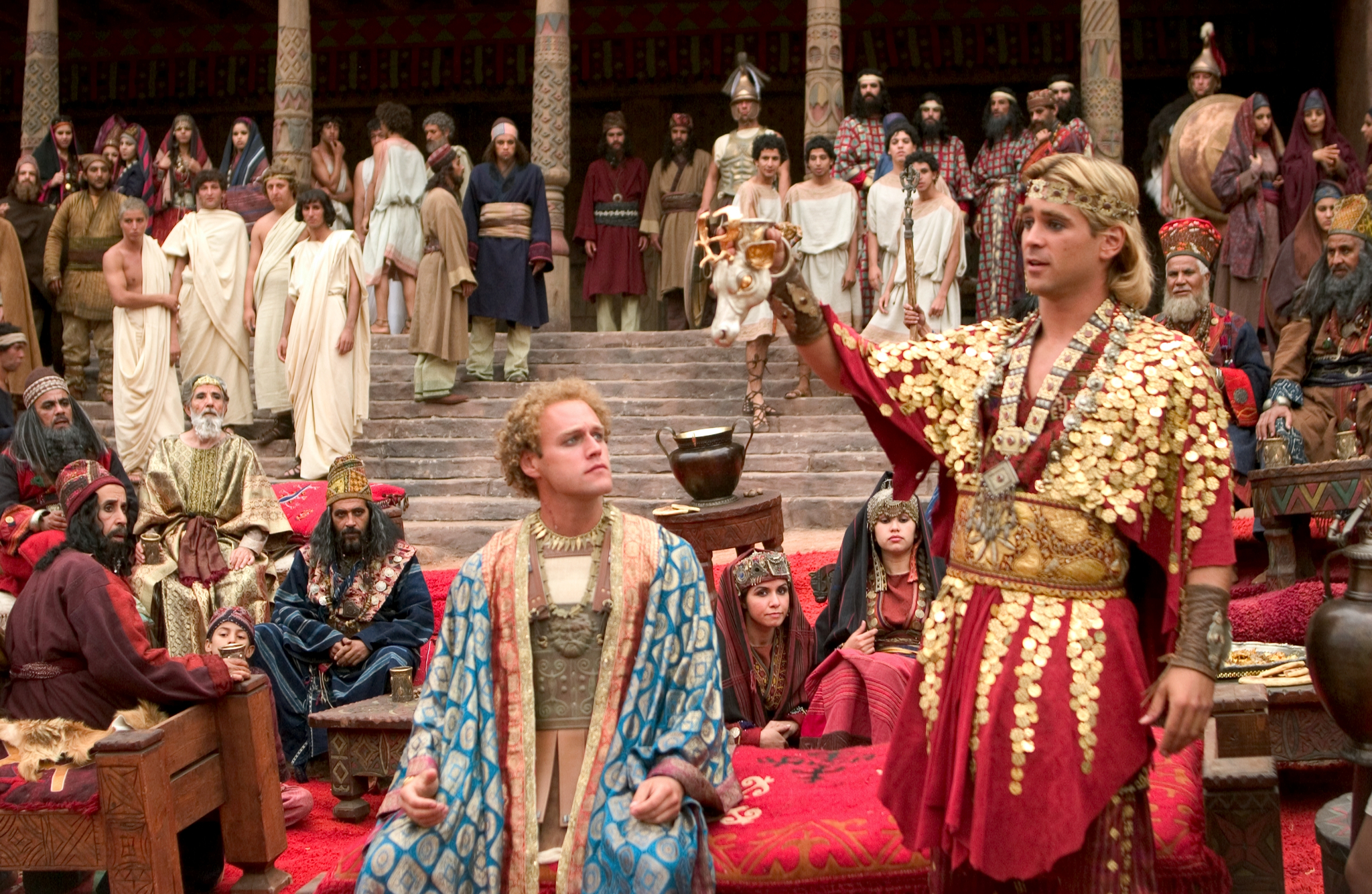 Still of Colin Farrell and Elliot Cowan in Alexander (2004)