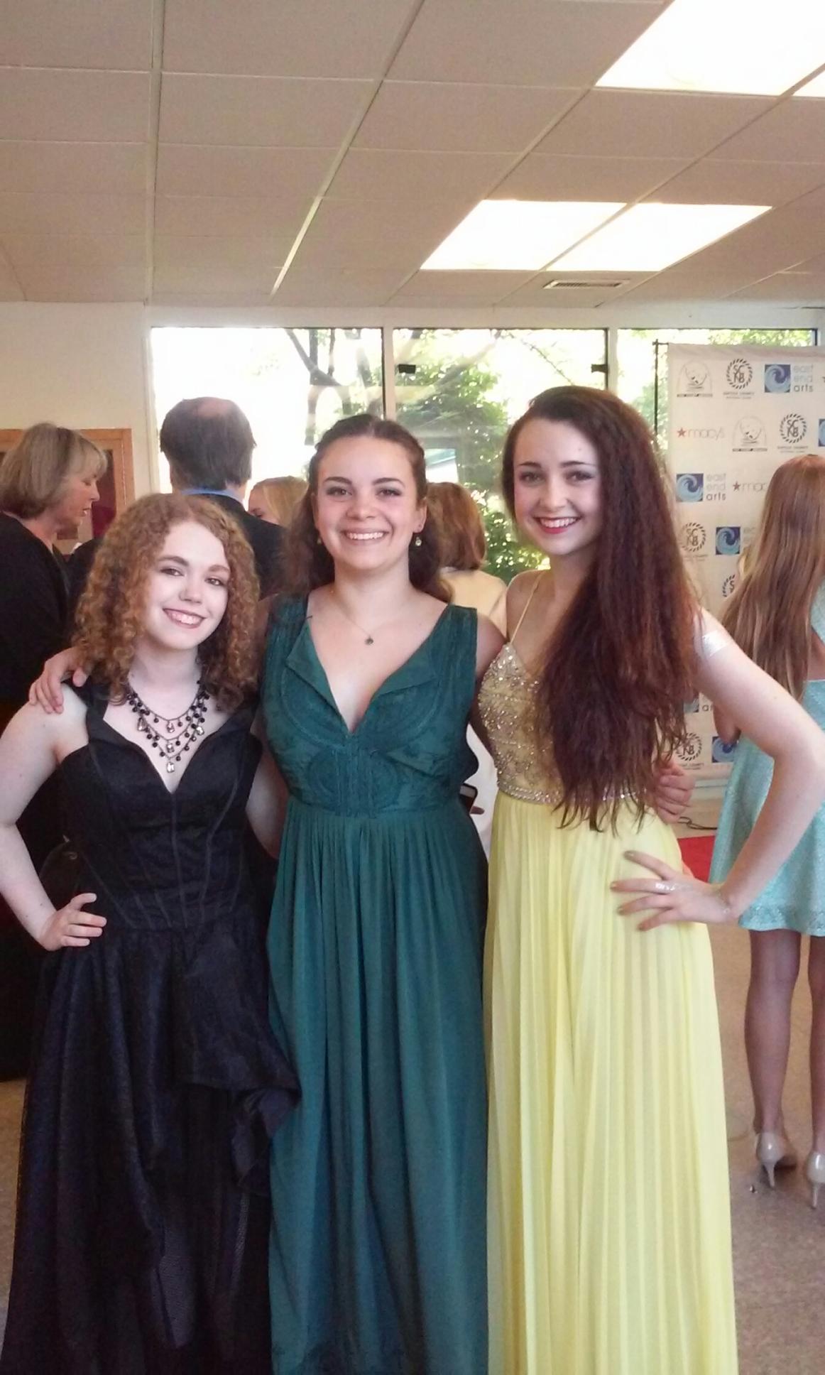 Colleen Kelly (right) at the 2015 EEA Teeny Awards, with Gwyn Foley (left) and Raven Janoski (center)