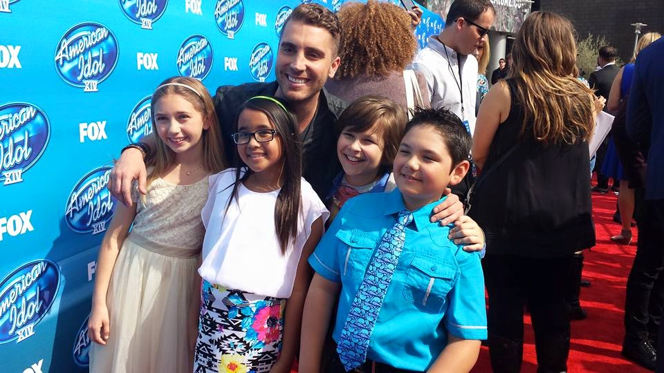 Lauren with American Idol winner Nick Fradiani and Mason, Angela & Tres from 5th Grader at the American Idol Finale