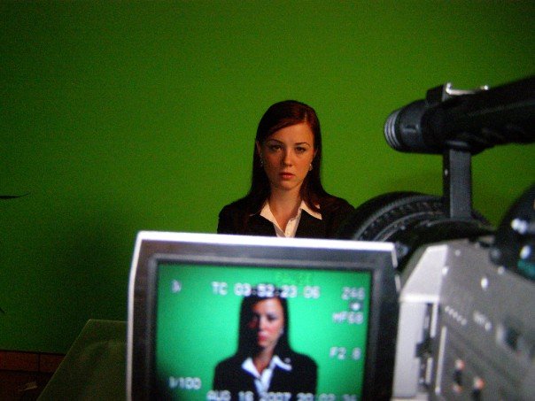 Set photo as the News Reporter from Re-Creation