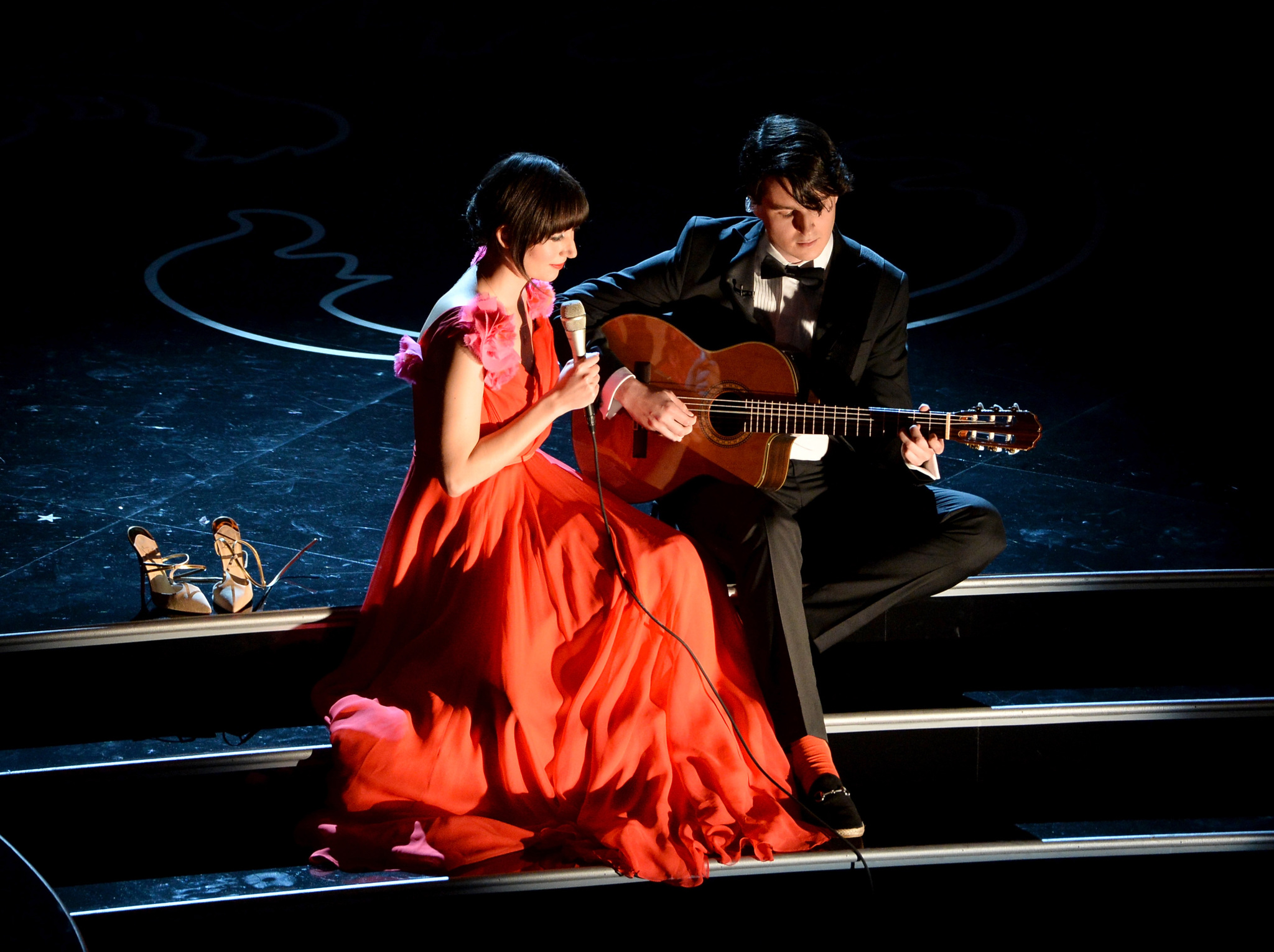 Karen O and Ezra Koenig at event of The Oscars (2014)