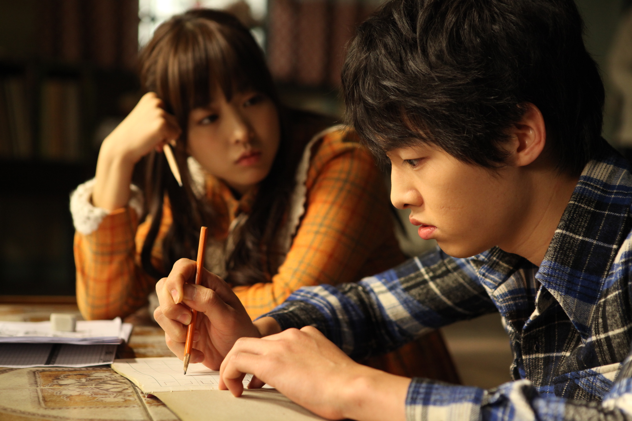 Still of Bo-yeong Park and Joong-ki Song in Neuk-dae-so-nyeon (2012)