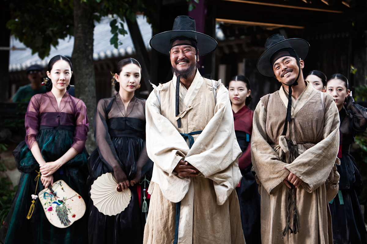 Still of Kang-ho Song and Jung-suk Jo in Gwansang (2013)