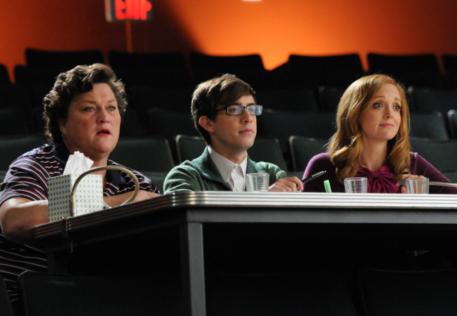 Still of Dot-Marie Jones, Jayma Mays and Kevin McHale in Glee (2009)