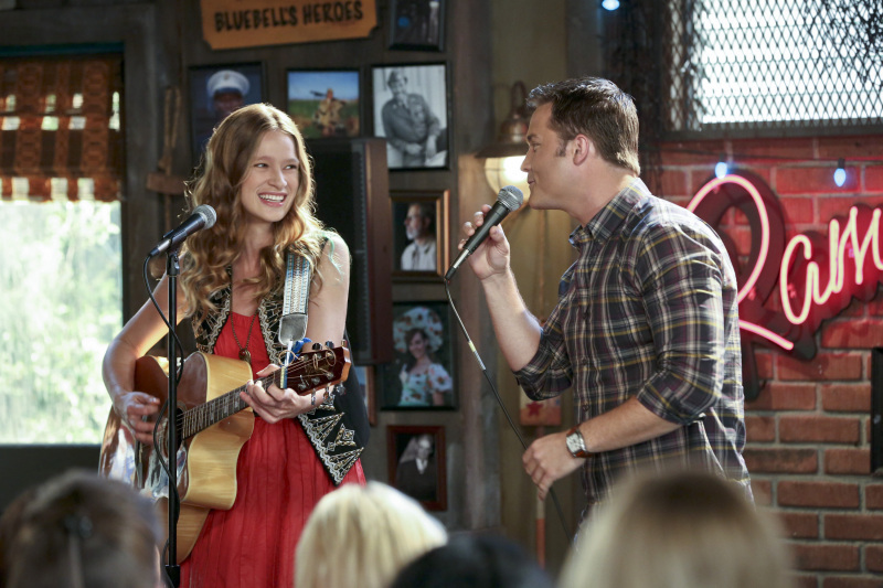 Still of Amy Ferguson and Scott Porter in Hart of Dixie (2011)