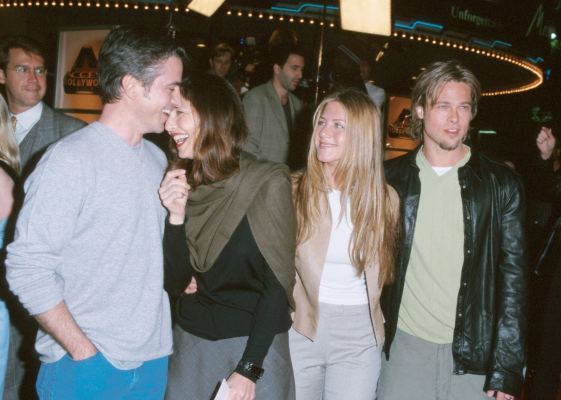 Brad Pitt, Jennifer Aniston, Dermot Mulroney and Catherine Keener at event of Erin Brockovich (2000)