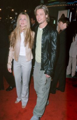 Brad Pitt and Jennifer Aniston at event of Erin Brockovich (2000)