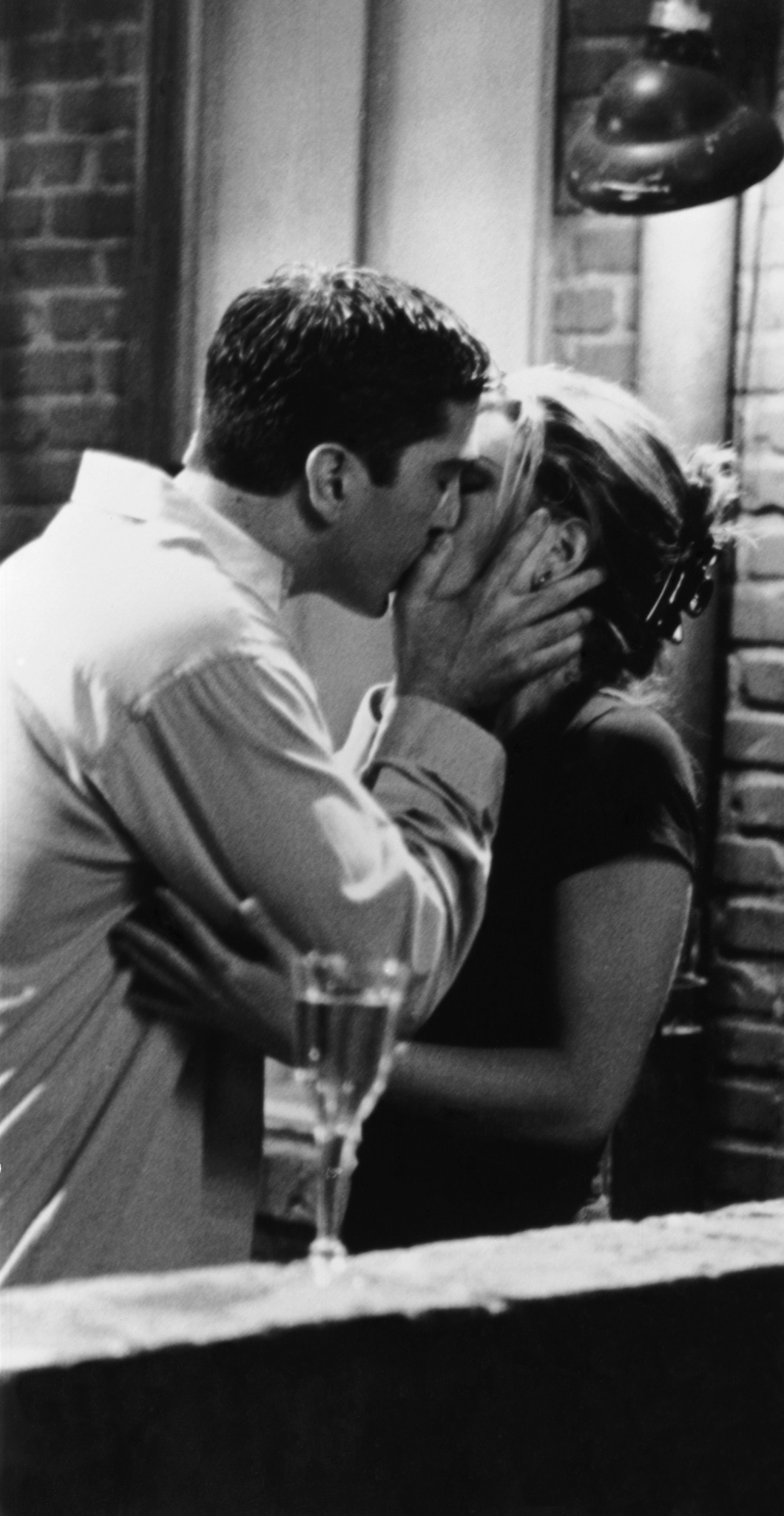 Still of Jennifer Aniston and David Schwimmer in Draugai (1994)