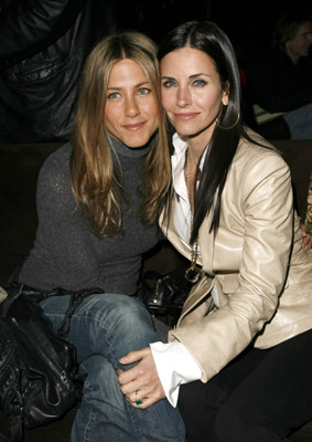 Jennifer Aniston and Courteney Cox at event of The Tripper (2006)