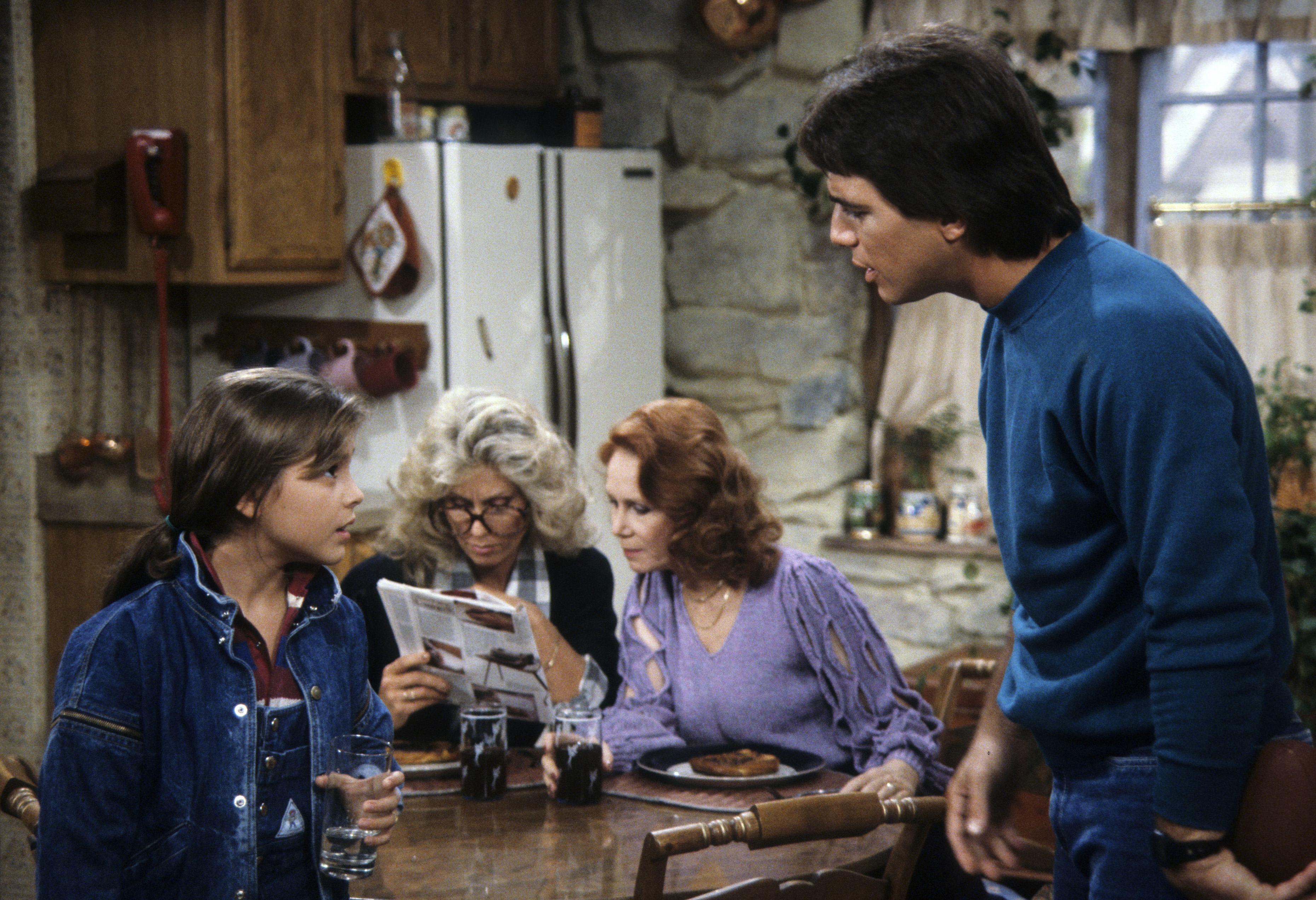 Still of Alyssa Milano, Tony Danza, Katherine Helmond and Judith Light in Who's the Boss? (1984)