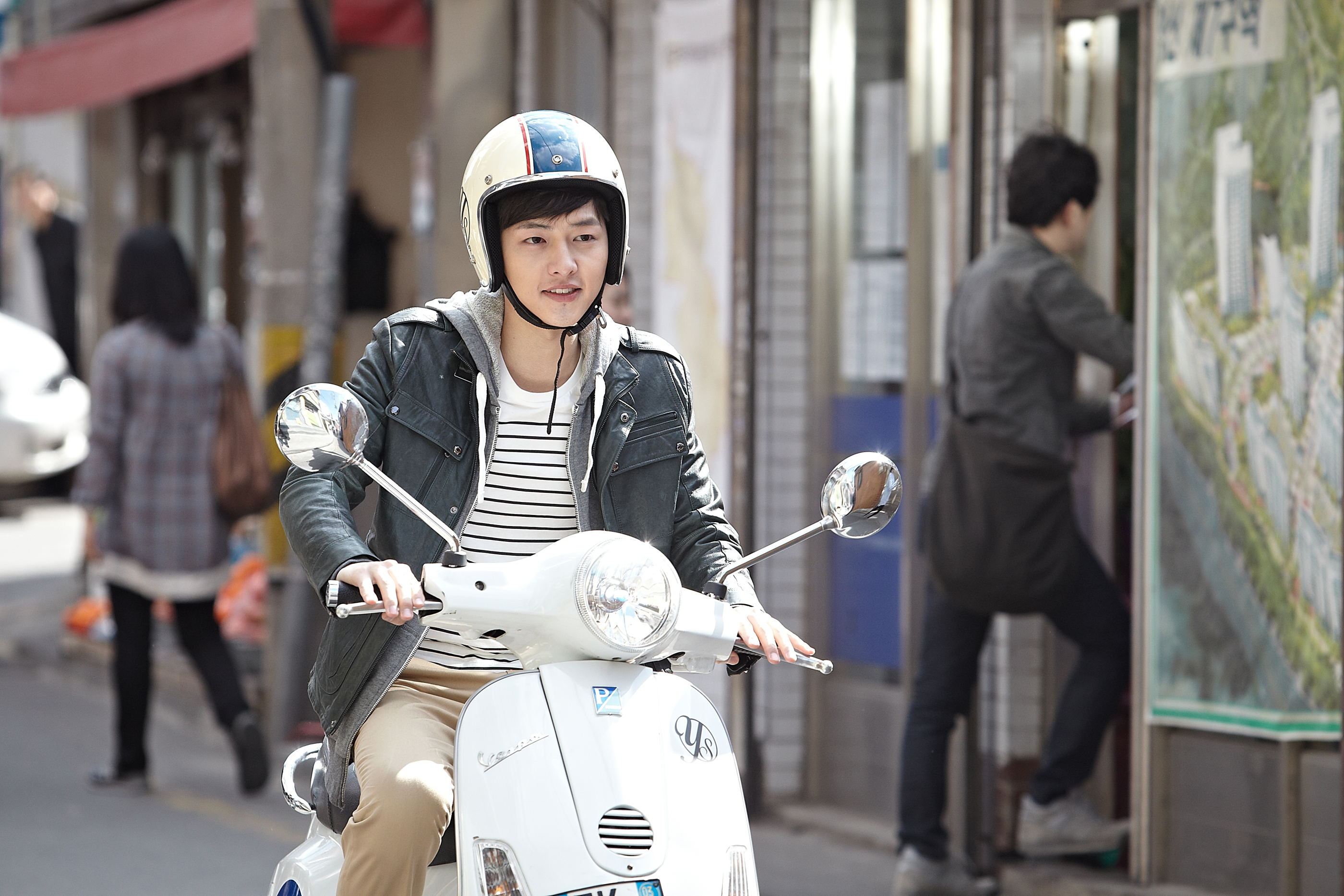 Still of Joong-ki Song in Ti-kkeul-mo-a ro-maen-seu (2011)