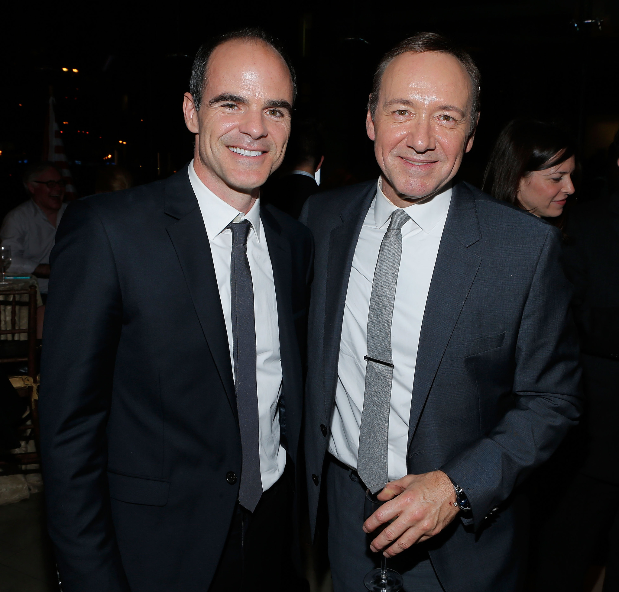 Kevin Spacey and Michael Kelly at event of Kortu Namelis (2013)