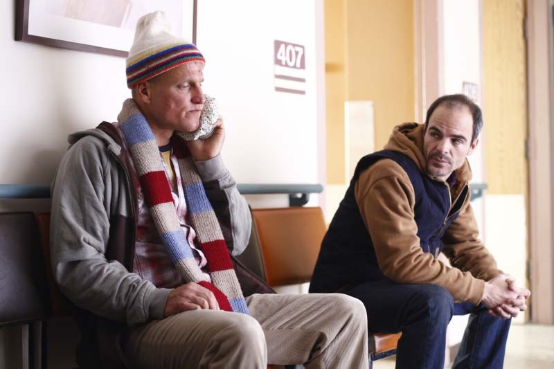 Still of Woody Harrelson and Michael Kelly in Defendor (2009)
