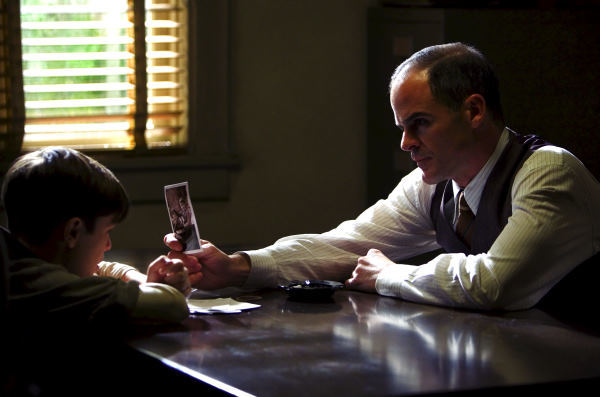 Still of Michael Kelly and Eddie Alderson in Laumes vaikas (2008)