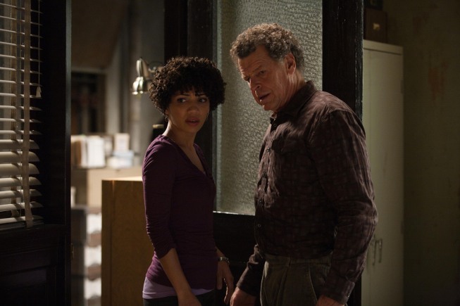 Still of John Noble and Jasika Nicole in Ties riba (2008)