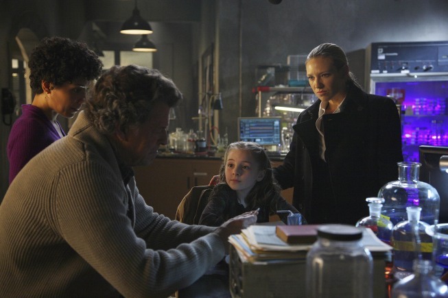 Still of John Noble, Anna Torv, Lily Pilblad and Jasika Nicole in Ties riba (2008)