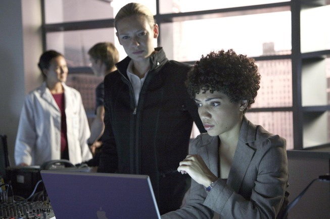 Still of Anna Torv and Jasika Nicole in Ties riba (2008)