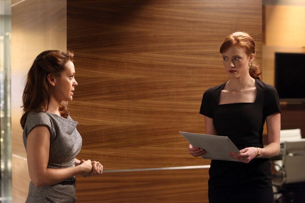 Still of Alyssa Milano and Whitney Hoy in Mistresses (2013)