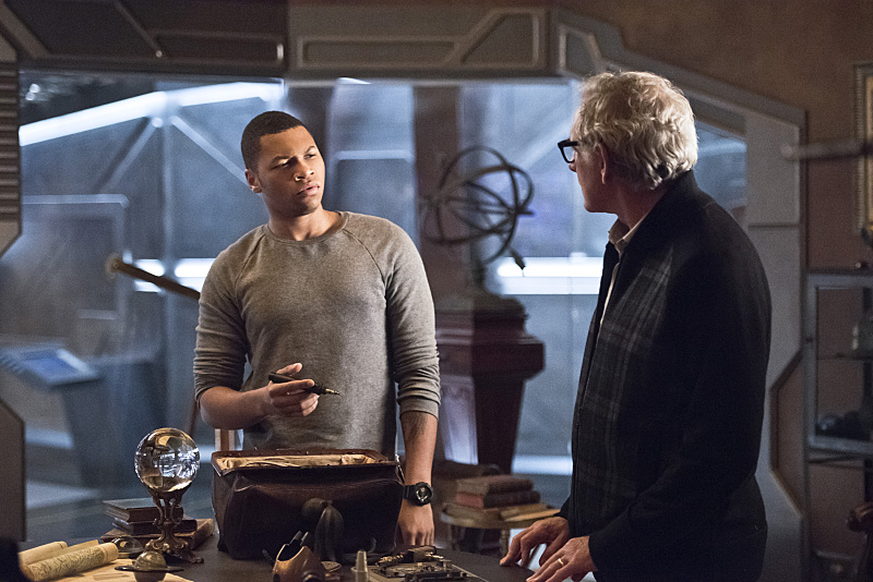 Still of Victor Garber and Franz Drameh in Legends of Tomorrow (2016)