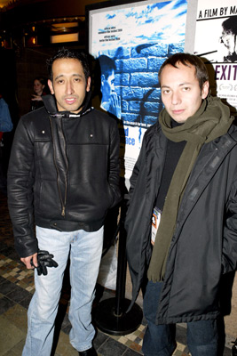 Roberto Fiesco and Julián Hernández at event of Mil nubes de paz cercan el cielo, amor, jamás acabarás de ser amor (2003)