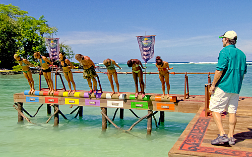 Still of Jeff Probst, Christina Cha, Sabrina Thompson, Chelsea Meissner and Kat Edorsson in Survivor (2000)