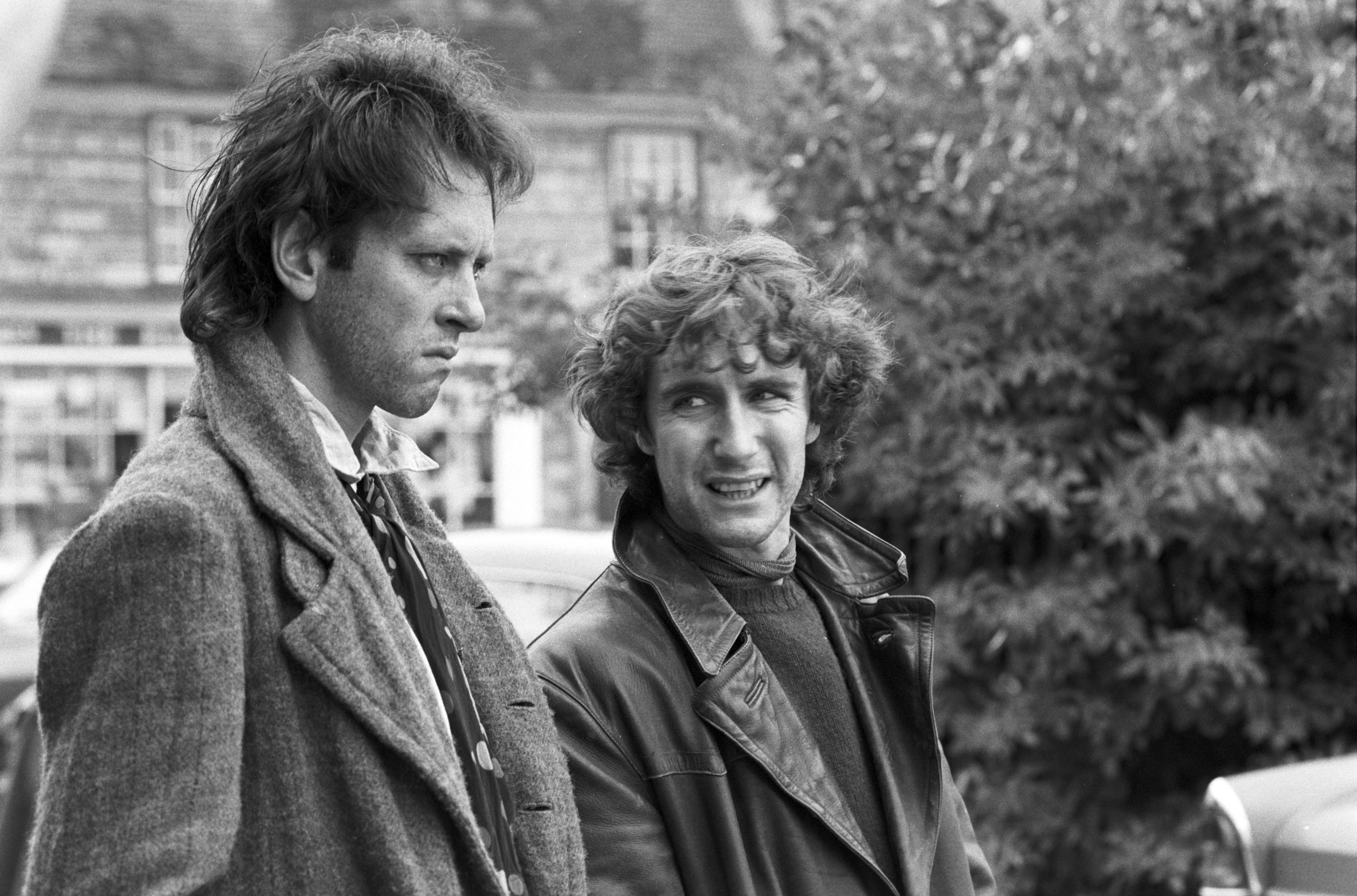 Still of Richard E. Grant and Paul McGann in Withnail & I (1987)