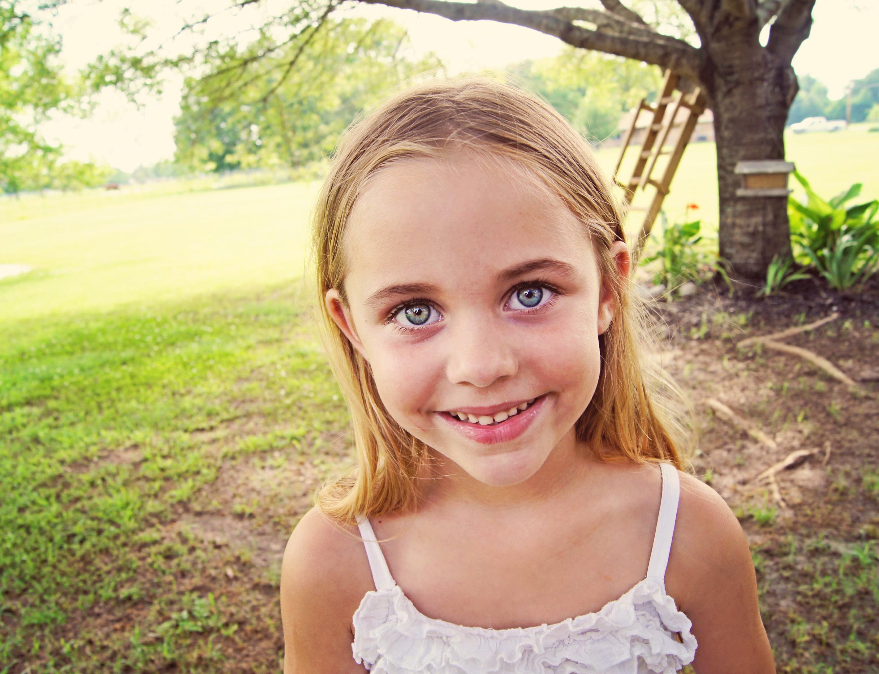 Shelby Lemoine was cast, along with her twin sister Ally, as Mitzi Trumbo @ age 5.