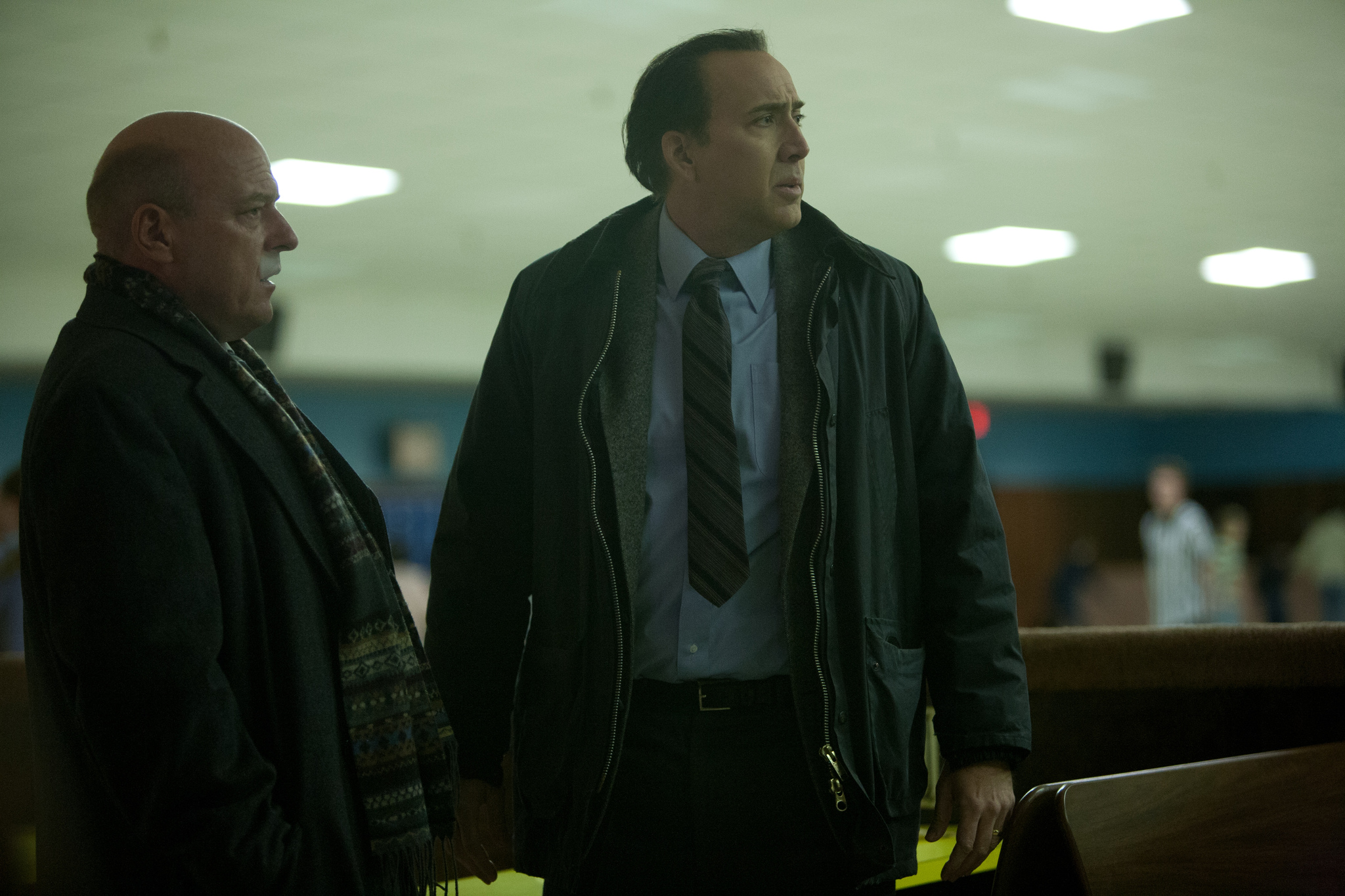 Still of Nicolas Cage and Dean Norris in Palikti Aliaskoje (2013)