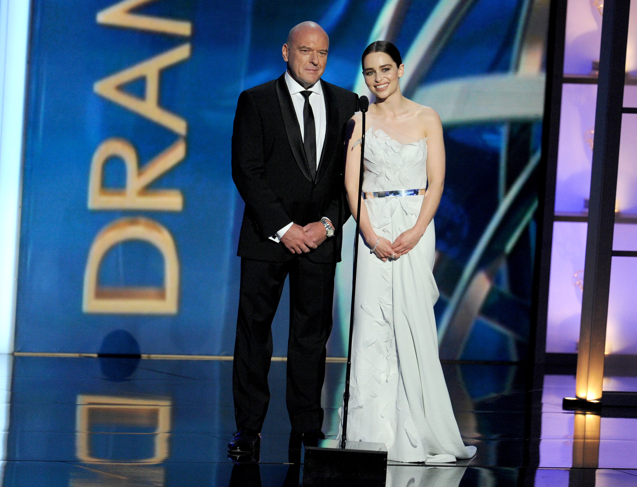 Dean Norris and Emilia Clarke at event of The 65th Primetime Emmy Awards (2013)
