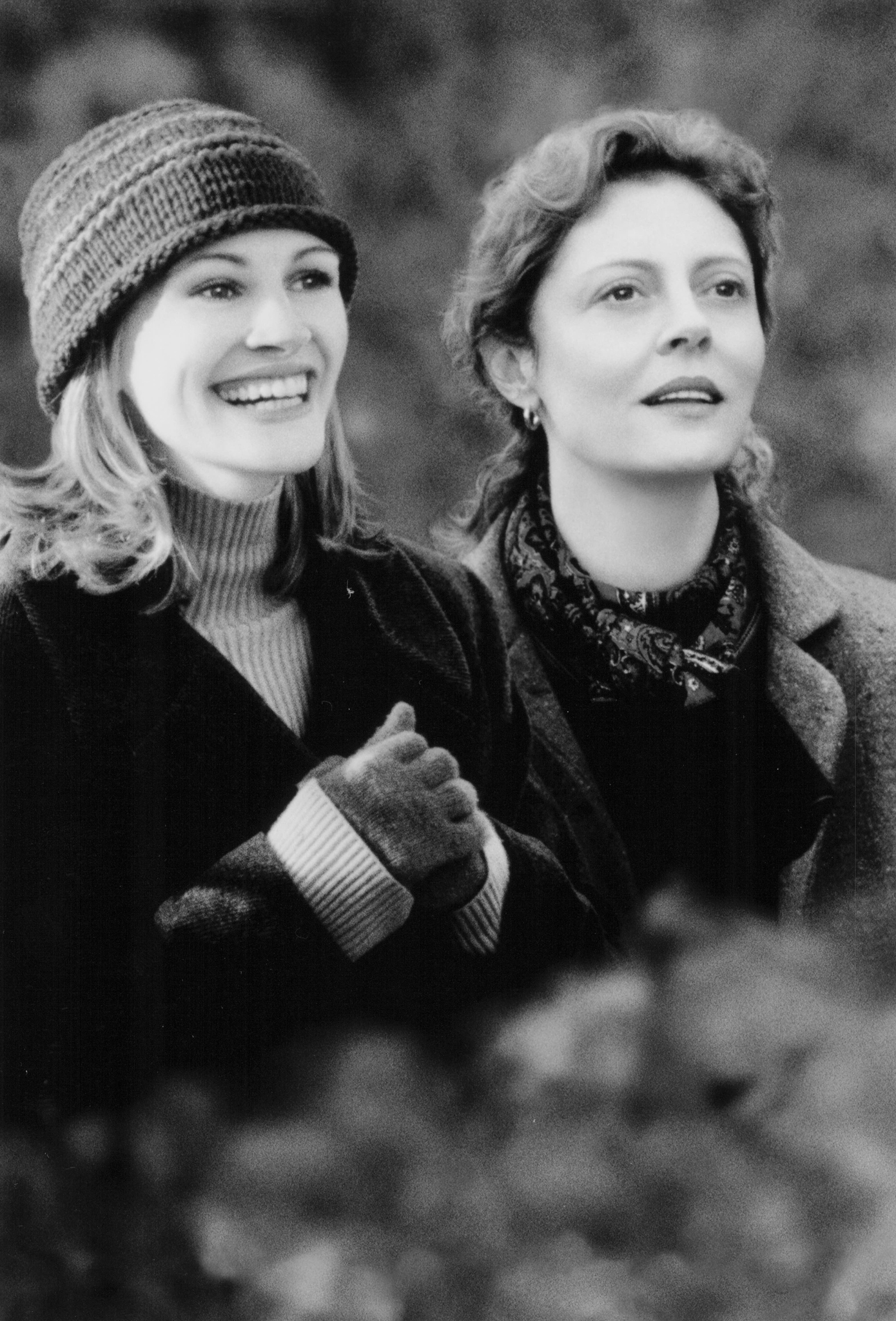 Still of Julia Roberts and Susan Sarandon in Stepmom (1998)