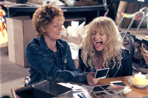 Still of Susan Sarandon and Goldie Hawn in The Banger Sisters (2002)