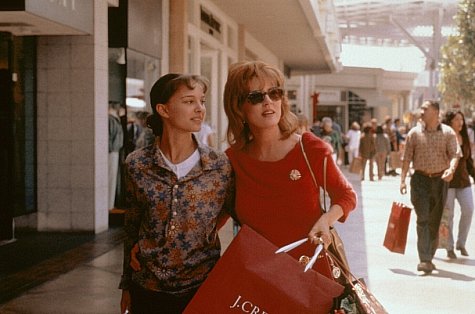 Still of Natalie Portman and Susan Sarandon in Anywhere But Here (1999)