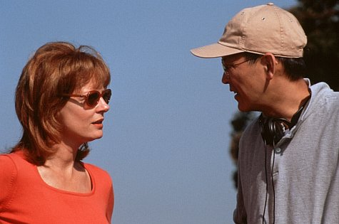 Susan Sarandon and Wayne Wang in Anywhere But Here (1999)