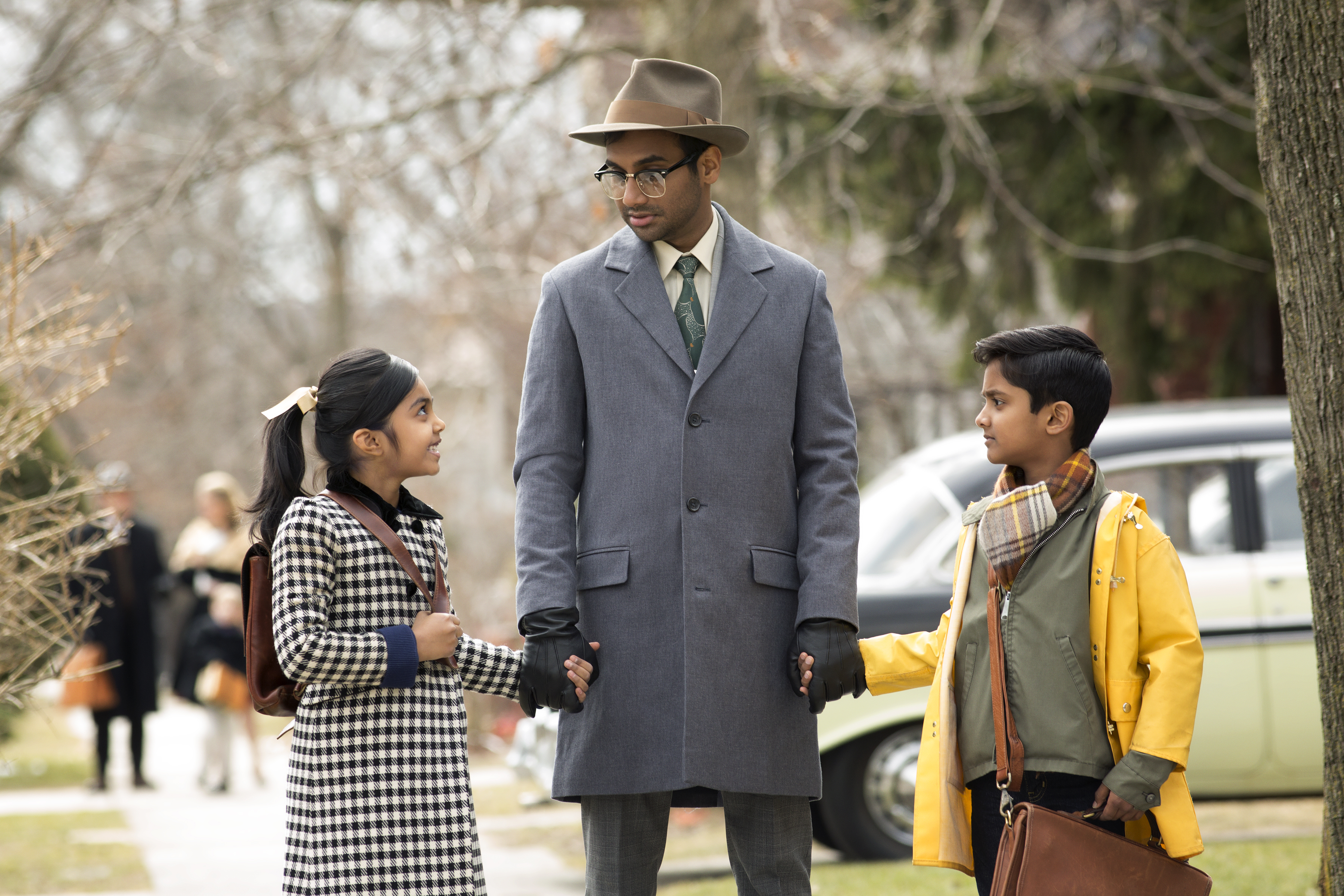 Still of Aziz Ansari, Anthony Bells and Swayam Bhatia in Master of None (2015)